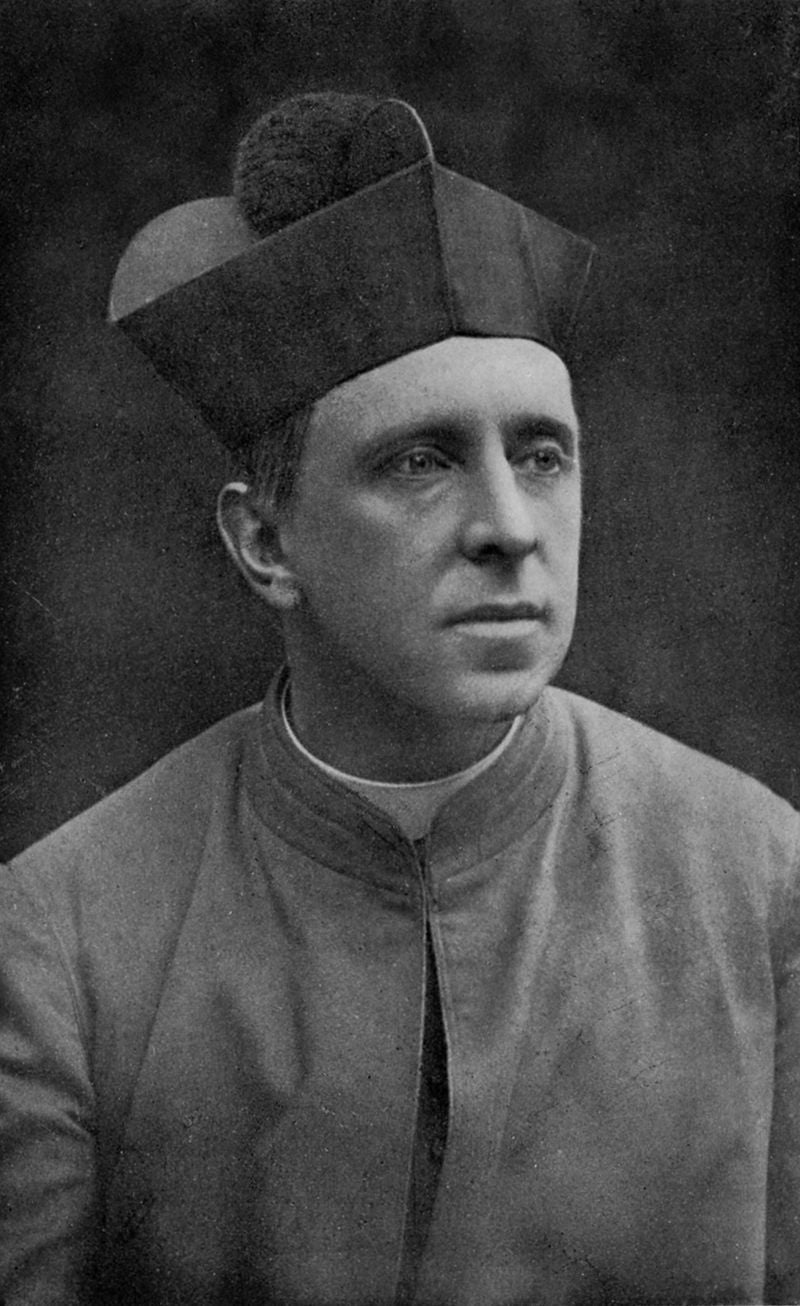 800px-Monsignor_R._H._Benson_in_Oct._1912__Aged_40_4b2dce59-ac1a-4318-b0c2-f5851120b390.jpg